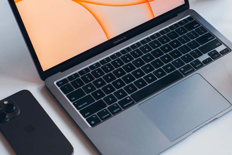 Sai come controllare lo stato della batteria del tuo MacBook?